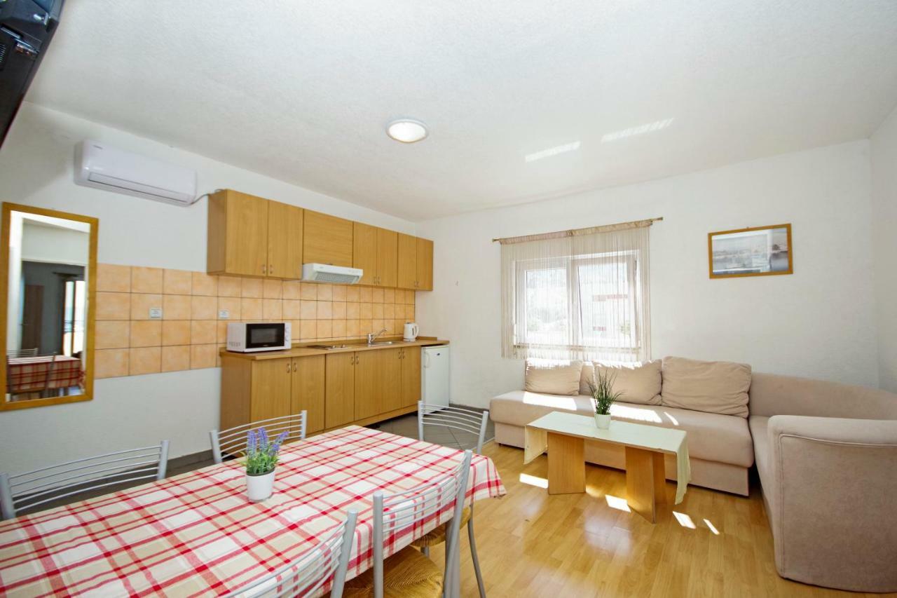 Solis Apartment *